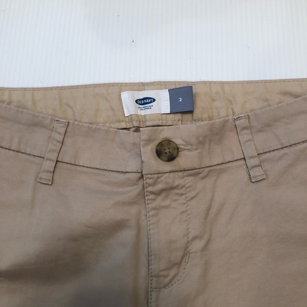 Women’s Old Navy Bermuda Short Size 2 - Picture 3 of 7